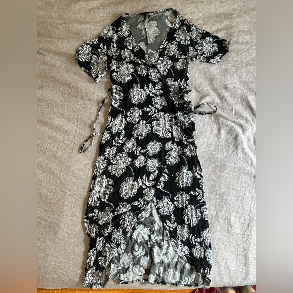 Who What Wear, Black and floral wrap dress